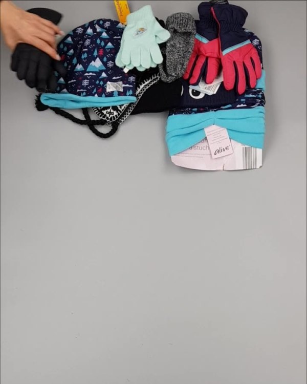 Фотография  264 - Шапки, шарфы, перчатки детские СТОК#3 кг, ЛОТ №2452 оптом в Салехарде и Ямало-Ненецком АО