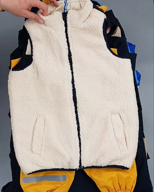 Фотография  312 - Верхняя одежда TCM kids 074#7 кг, ЛОТ №6681 оптом в Салехарде и Ямало-Ненецком АО