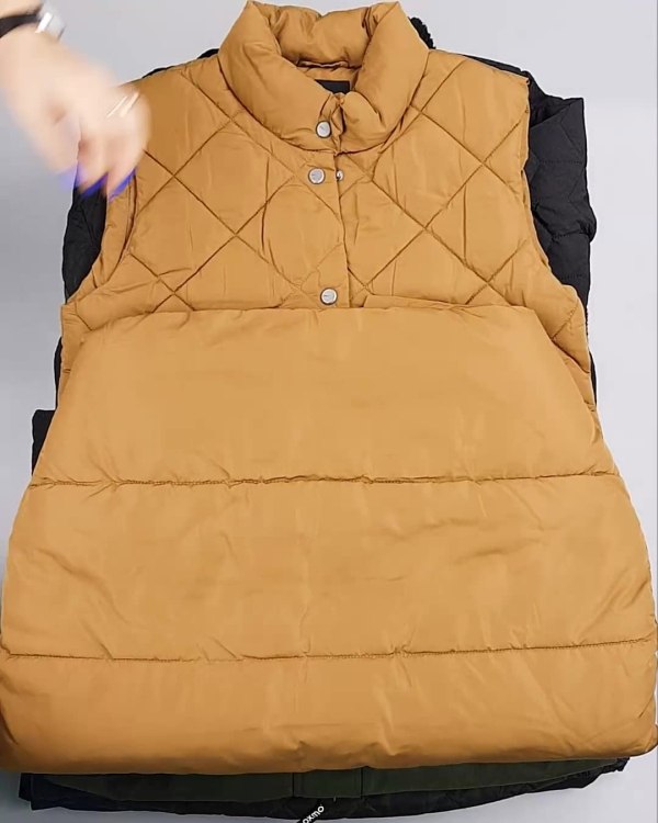 Фотография  789 - Верхняя одежда Дания#10,1 кг ЛОТ №6909 оптом в Салехарде и Ямало-Ненецком АО