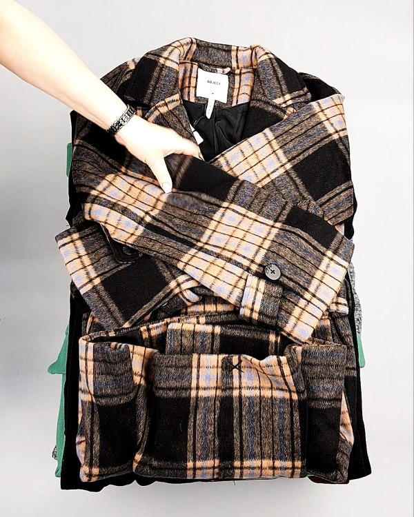 Фотография  731 - Пальто Bestseller 104#10,75 кг, ЛОТ №7561 оптом в Салехарде и Ямало-Ненецком АО