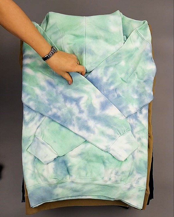 Фотография  531 - Толстовки СТОК CAN 0424#10 кг, ЛОТ №7447 оптом в Салехарде и Ямало-Ненецком АО