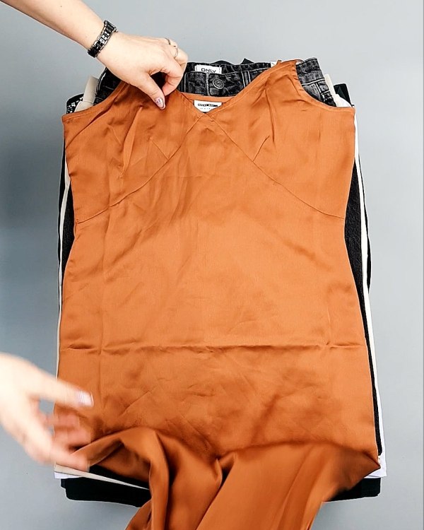 Фотография  609 - Bestseller Summer mix 104#15 кг, ЛОТ №7493 оптом в Салехарде и Ямало-Ненецком АО