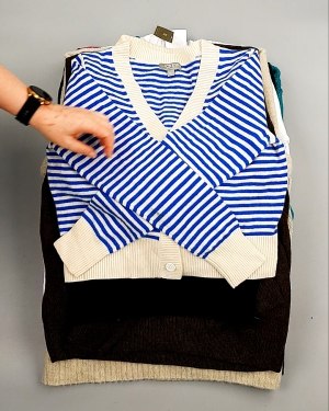 Фотография  263 - Джемпера СТОК CAN 084#7 кг, ЛОТ №7647 оптом в Салехарде и Ямало-Ненецком АО