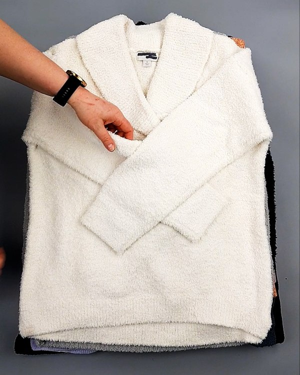 Фотография  206 - Джемпера СТОК CAN 084#7 кг, ЛОТ №7648 оптом в Салехарде и Ямало-Ненецком АО