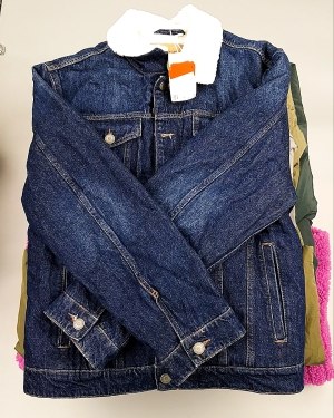 Купить Верхняя одежда м/ж C&A 025#10 кг оптом в Салехарде и Ямало-Ненецком АО