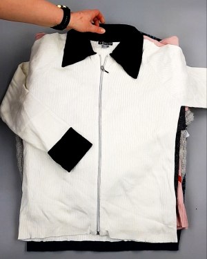 Фотография  332 - Джемпера СТОК CAN 084#7 кг, ЛОТ №7650 оптом в Салехарде и Ямало-Ненецком АО