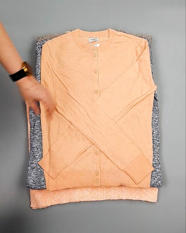 Фотография  654 - Джемпера легкие СТОК CAN 084#7 кг, ЛОТ №7635 оптом в Салехарде и Ямало-Ненецком АО