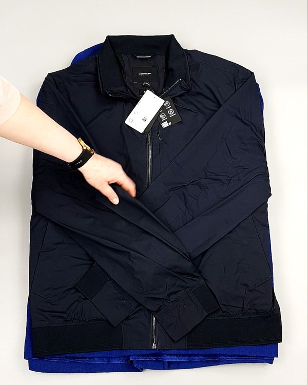 Фотография  884 - Ветровки м/ж C&A 025#10 кг, ЛОТ №7865 оптом в Салехарде и Ямало-Ненецком АО