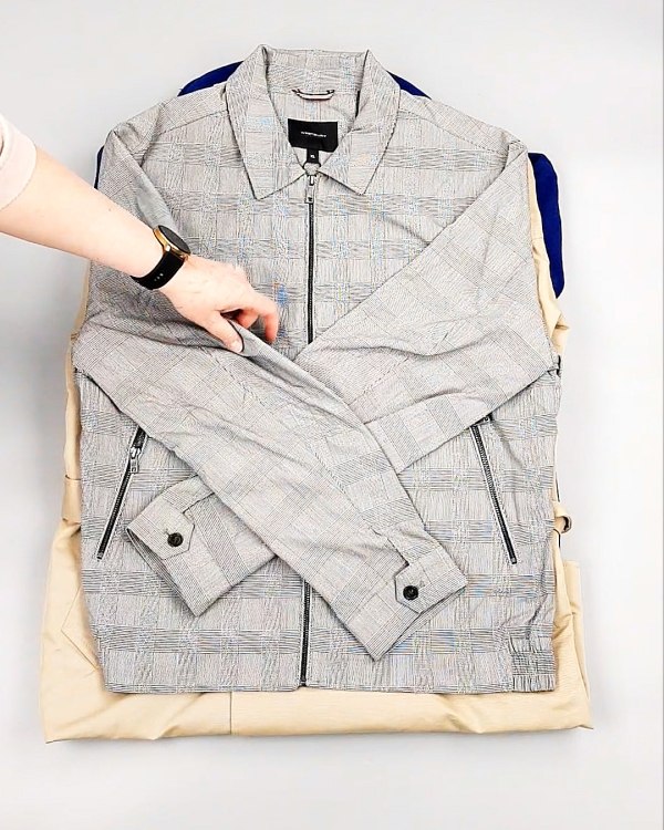 Фотография  523 - Ветровки м/ж C&A 025#10 кг, ЛОТ №7864 оптом в Салехарде и Ямало-Ненецком АО