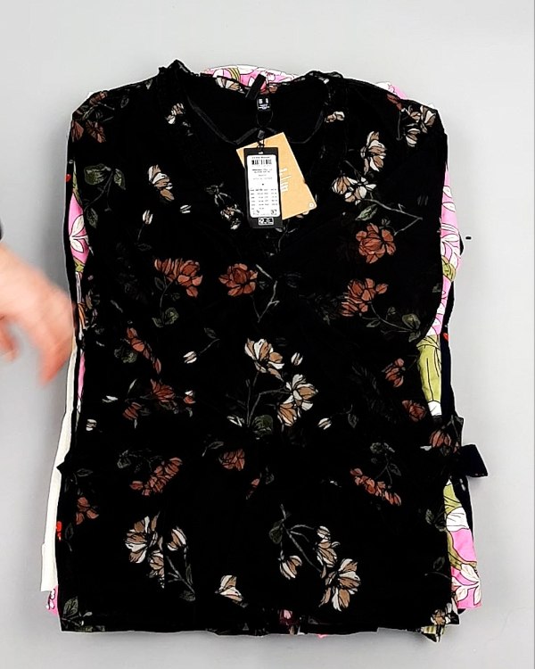 Фотография  604 - Блузки Bestseller 44#5 кг оптом в Салехарде и Ямало-Ненецком АО