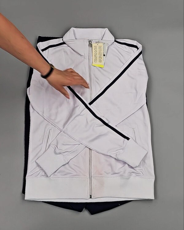 Фотография  655 - Спортивные костюмы  AD83#4 шт, ЛОТ №8637 оптом в Салехарде и Ямало-Ненецком АО