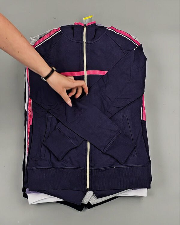 Фотография  234 - Спортивные костюмы  AD83#10 шт, ЛОТ №8638 оптом в Салехарде и Ямало-Ненецком АО