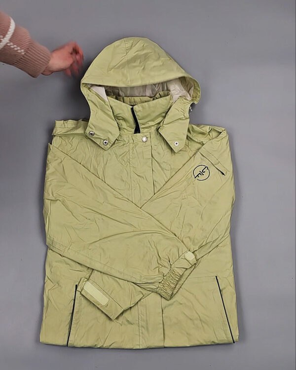 Фотография  642 - Ветровки женские#25 кг, ЛОТ № ВК0086 оптом в Салехарде и Ямало-Ненецком АО