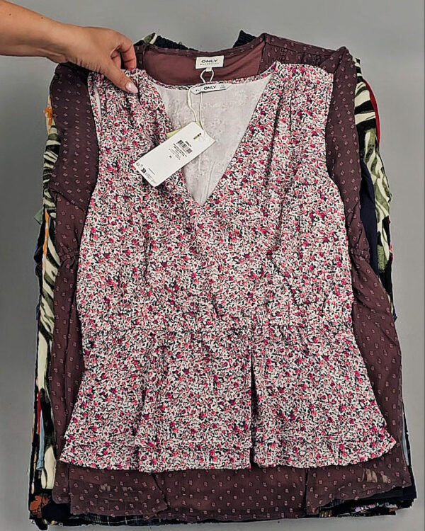 Фотография  244 - Блузки+Джемпера Bestseller Summer 045 B#8,5 кг, ЛОТ №9039 оптом в Салехарде и Ямало-Ненецком АО