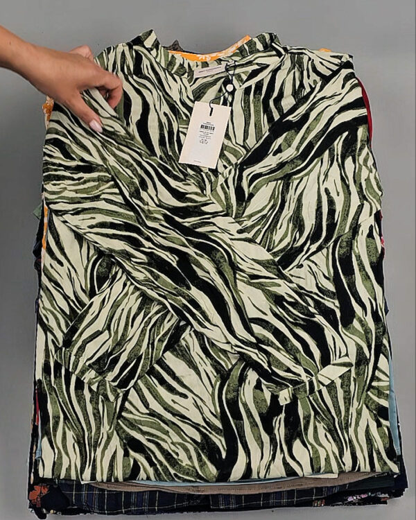 Фотография  942 - Блузки+Джемпера Bestseller Summer 045 B#8,5 кг, ЛОТ №9039 оптом в Салехарде и Ямало-Ненецком АО