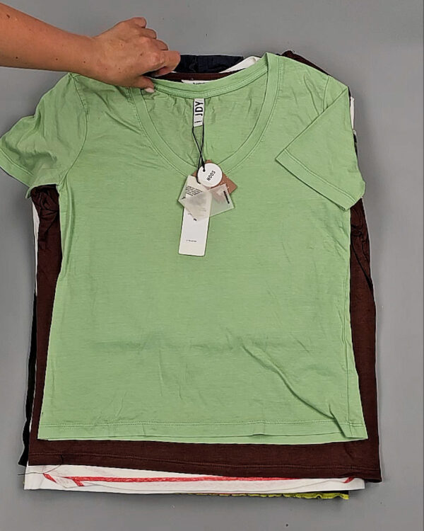 Фотография  967 - Футболки DK COMPANY 045 B#5,5 кг, ЛОТ №9087 оптом в Салехарде и Ямало-Ненецком АО