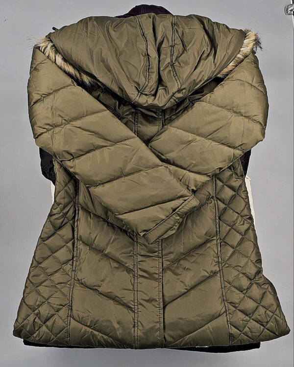 Фотография  529 - Верхняя одежда женская CAN 104#15 кг, ЛОТ СТ-9353 оптом в Салехарде и Ямало-Ненецком АО