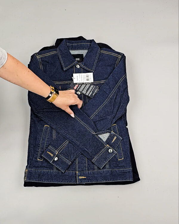 Фотография  617 - Верхняя одежда Корея 085#15 кг, ЛОТ № СТ-9247 оптом в Салехарде и Ямало-Ненецком АО