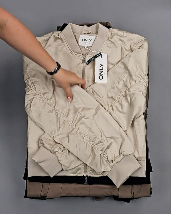 Фотография  823 - Ветровки Bestseller 045#10 кг, ЛОТ СТ-9407 оптом в Салехарде и Ямало-Ненецком АО