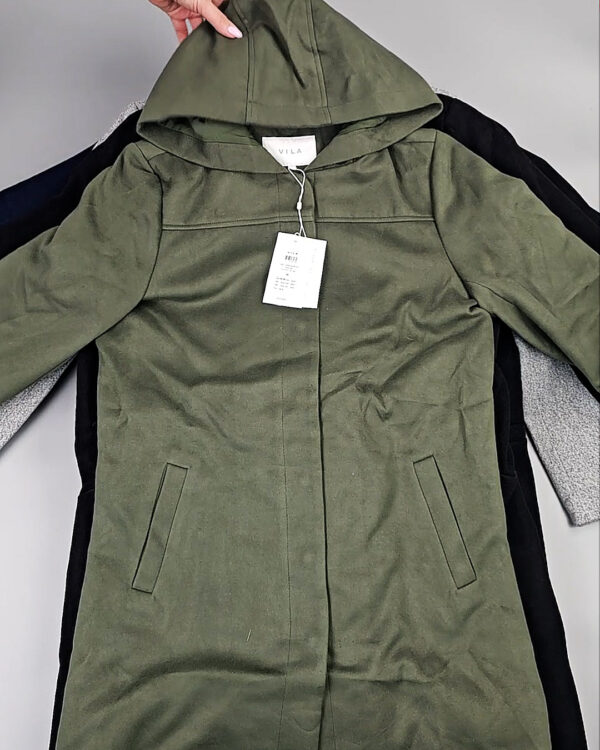 Фотография  850 - Пальто Bestseller 104#15,2 кг, ЛОТ СТ-9842 оптом в Салехарде и Ямало-Ненецком АО