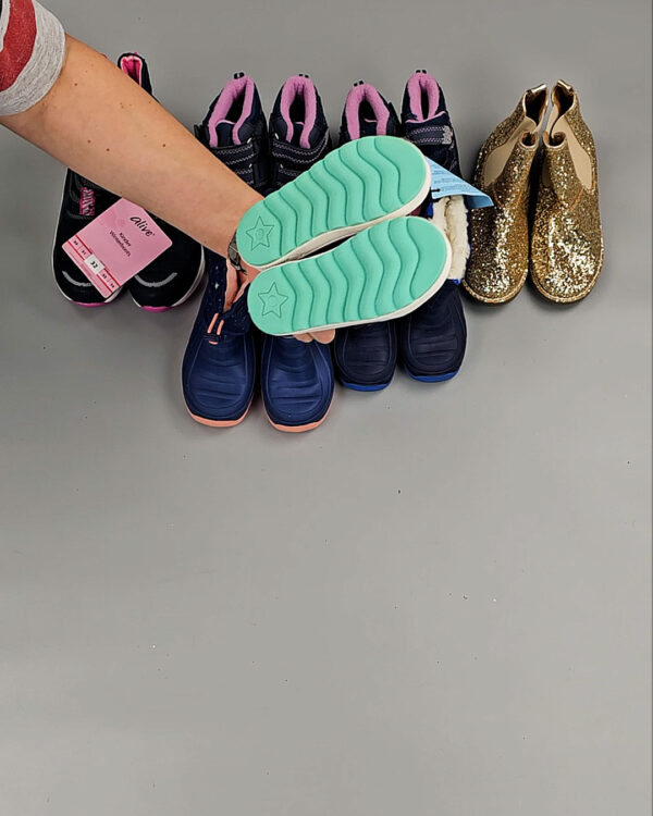 Фотография  112 - Обувь СТОК дети зима 065#6,5 кг, ЛОТ СТ-9663 оптом в Салехарде и Ямало-Ненецком АО