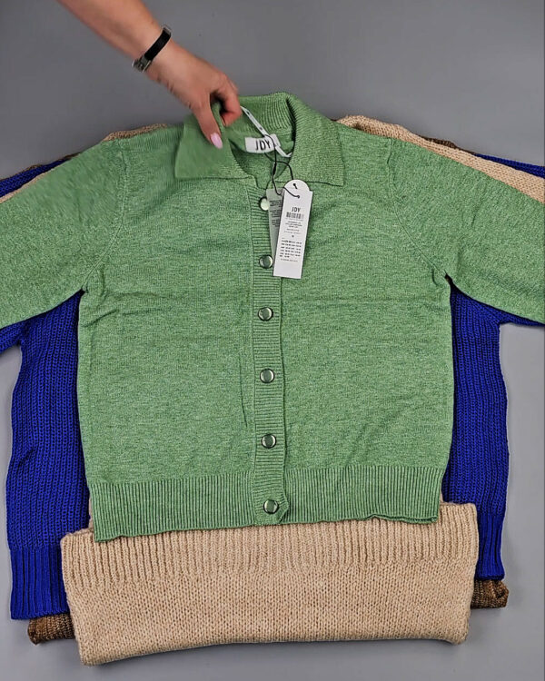 Фотография  687 - Джемпера Bestseller 104#7 кг, ЛОТ СТ-9884 оптом в Салехарде и Ямало-Ненецком АО