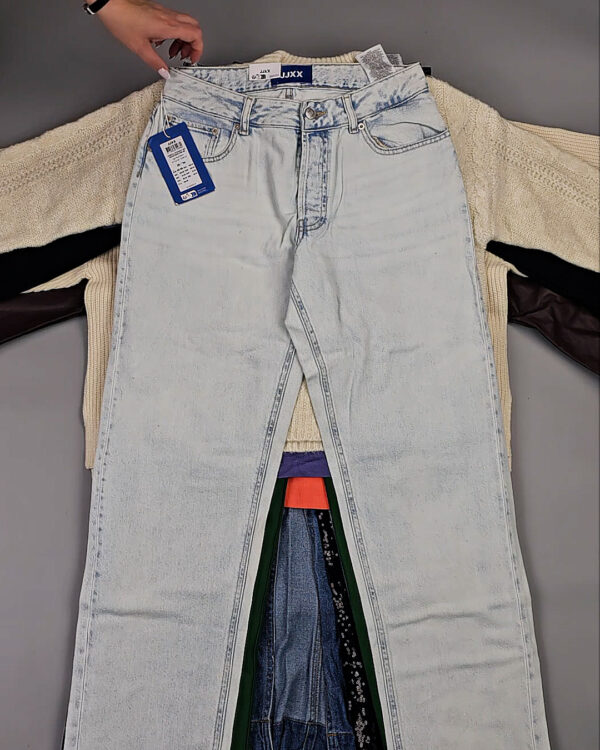 Фотография  213 - JACK JONES Women Winter mix 075 #15 кг, ЛОТ СТ-9962 оптом в Салехарде и Ямало-Ненецком АО